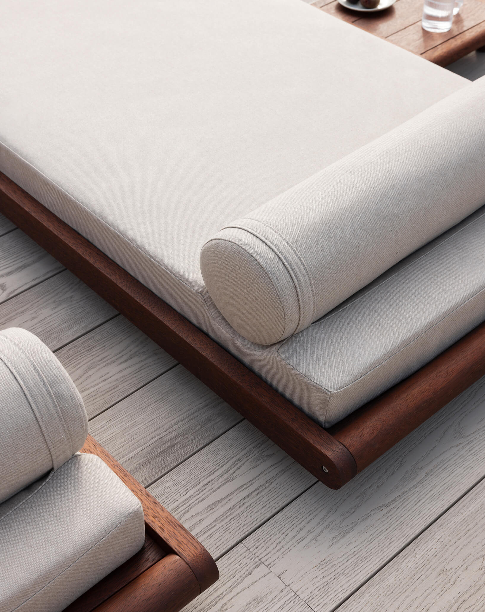 Daybed - low  [Source]